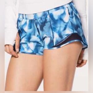 Lululemon Lined Low Rise Hotty Hot Shorts in Blue/White Print